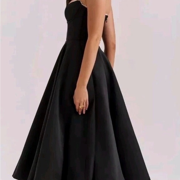 House of CB Mademoiselle Midi Tulle and Silk gown. - Picture 4 of 4